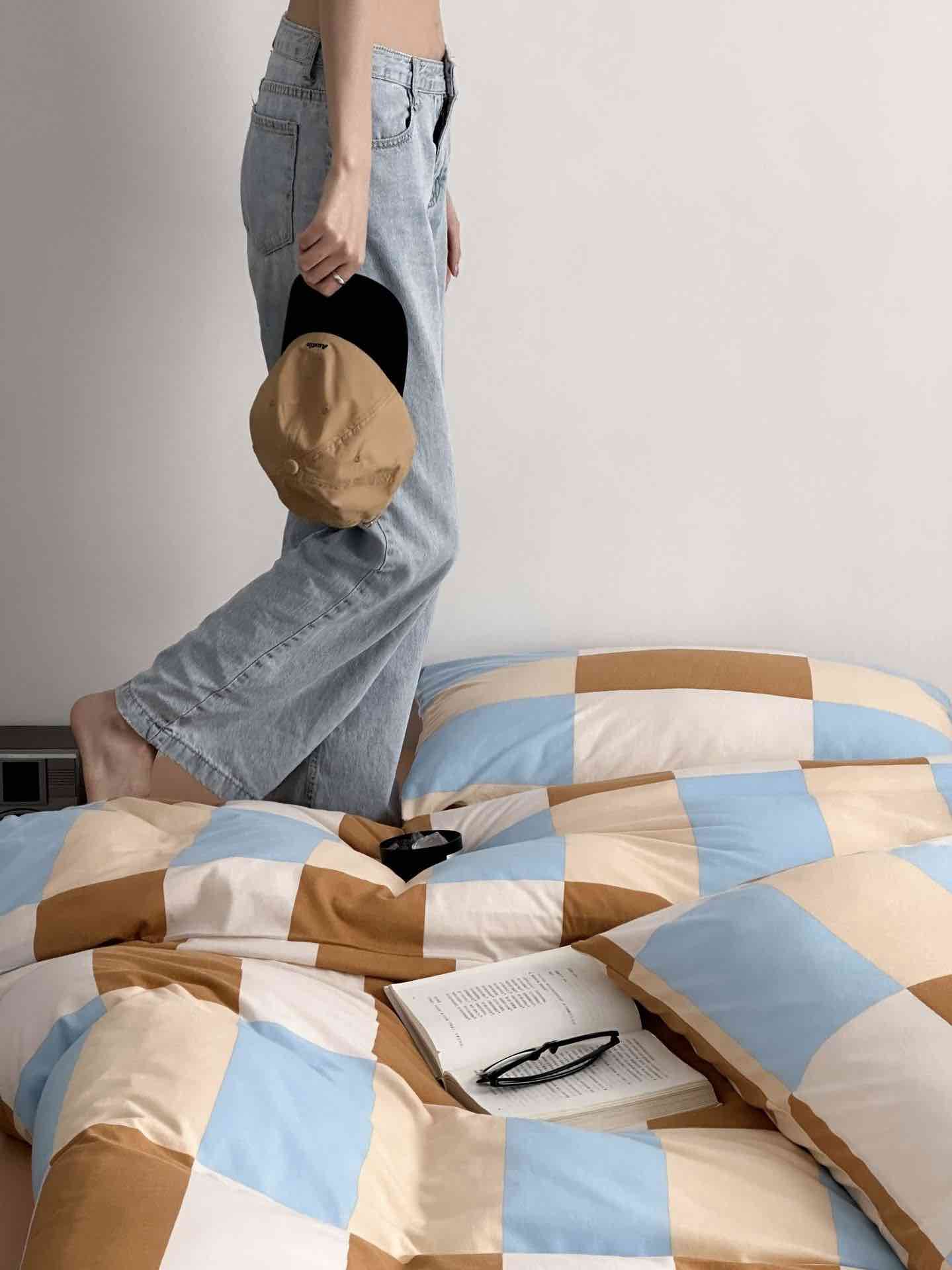 Dopamine Checker Queen Duvet Cover Set with Pillowcases & Fitted Sheet