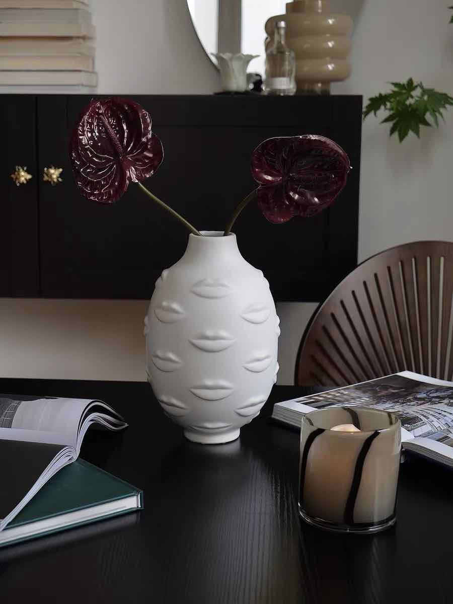 Lip Vase – Modern Abstract Ceramic Flower Centerpiece