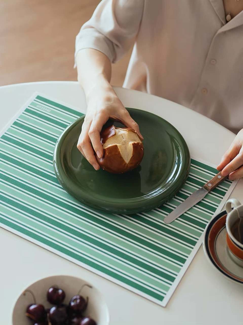 Dopamine Stripe Placemats (Set of 4) – Easy-Clean Faux Leather Table Mats