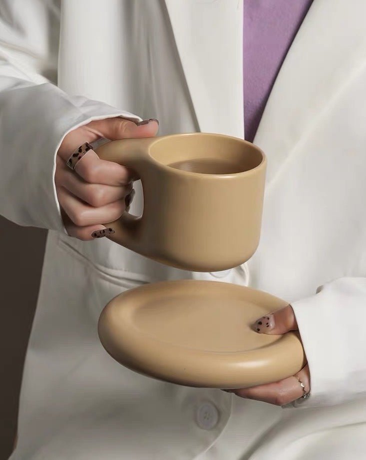 Handcrafted Bauhaus Chubby Mugs – Cute Ceramic Coffee Cups