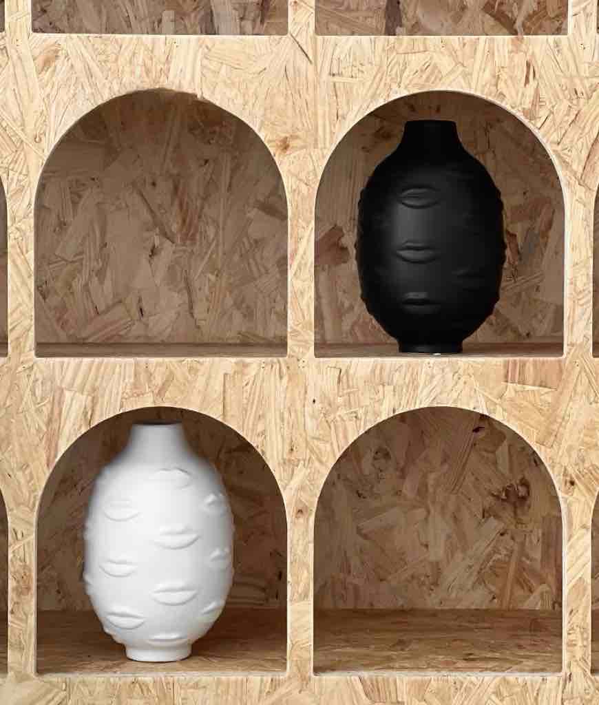 Lip Vase – Modern Abstract Ceramic Flower Centerpiece