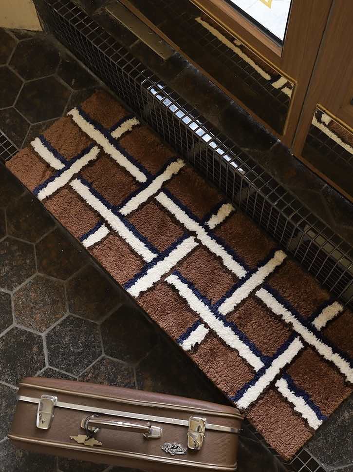 Retro Contrast Checker Runner Rug – Ultra Soft Tufted Bedside Carpet