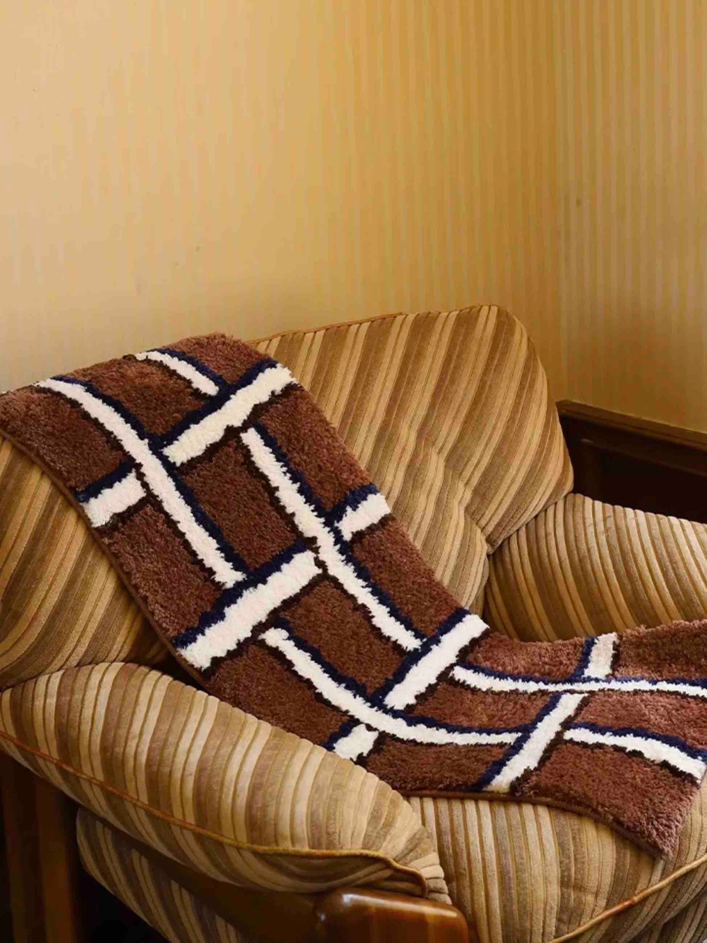 Retro Contrast Checker Runner Rug – Ultra Soft Tufted Bedside Carpet